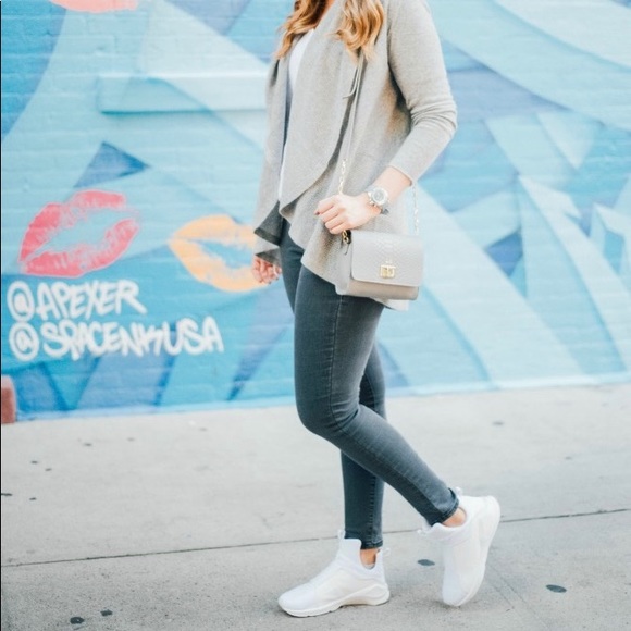 Puma Sneakers by Kylie Jenner - Picture 3 of 4